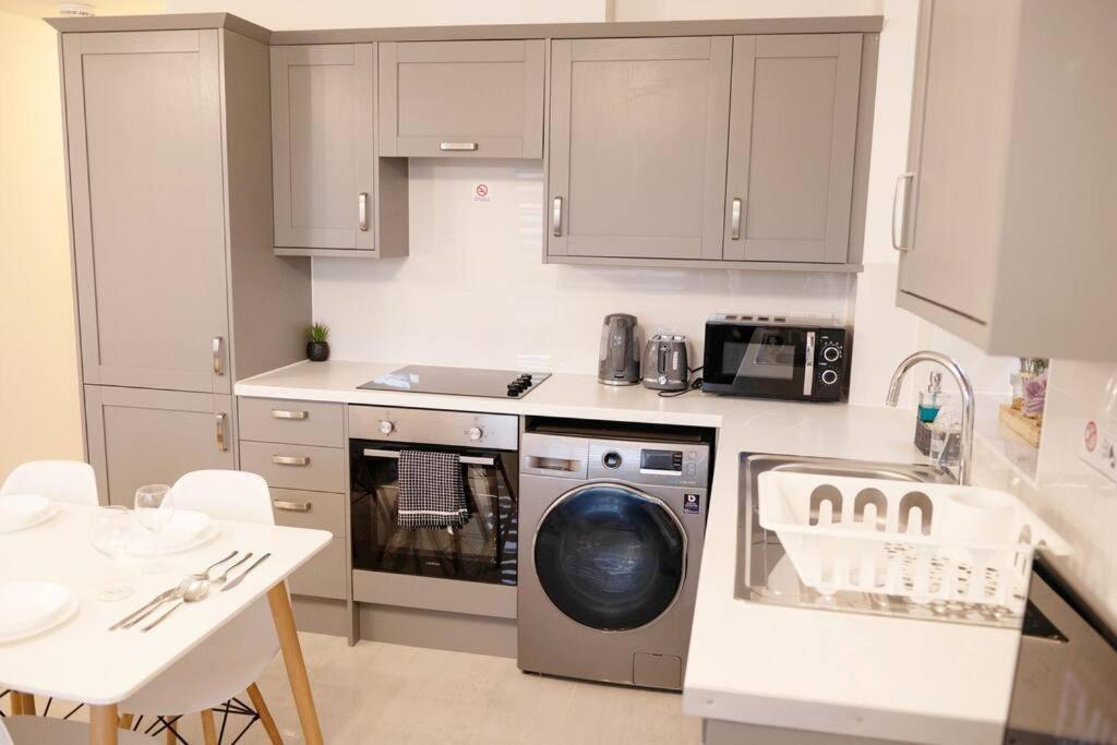 Walnut Luxurious 2-Bedroom With Ensuite - Parking, Netflix, Wifi - Close To Oxford, Bicester & Blenheim Palace Kidlington Eksteriør billede
