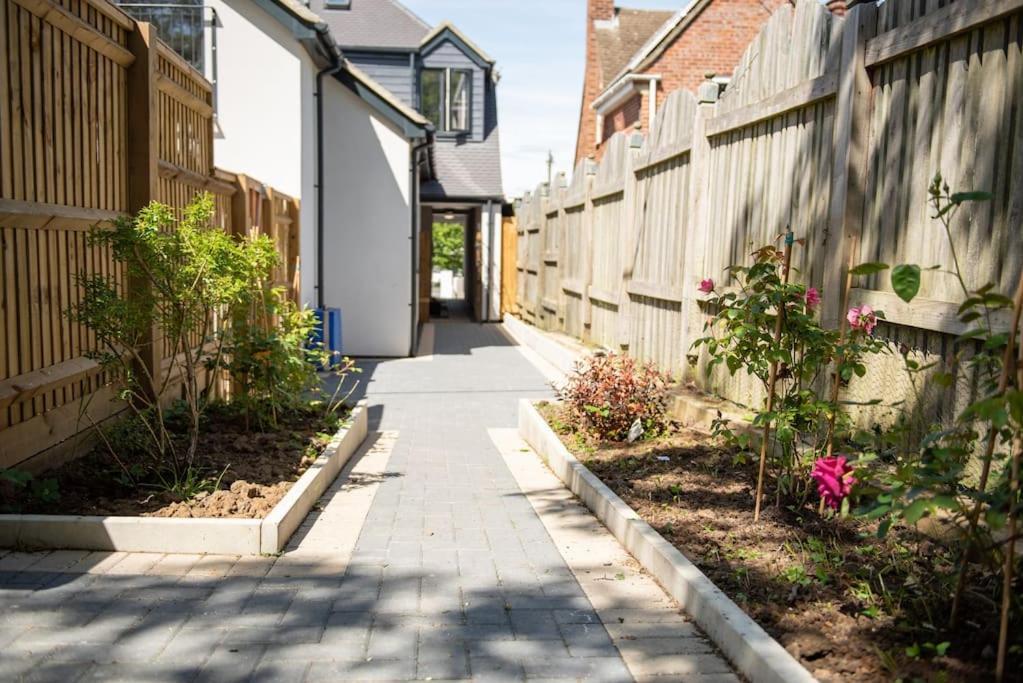 Walnut Luxurious 2-Bedroom With Ensuite - Parking, Netflix, Wifi - Close To Oxford, Bicester & Blenheim Palace Kidlington Eksteriør billede