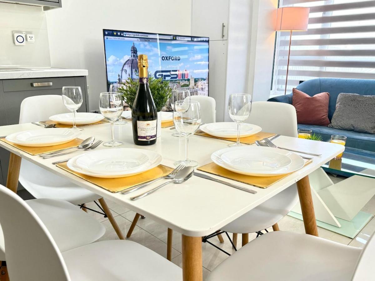 Walnut Luxurious 2-Bedroom With Ensuite - Parking, Netflix, Wifi - Close To Oxford, Bicester & Blenheim Palace Kidlington Eksteriør billede