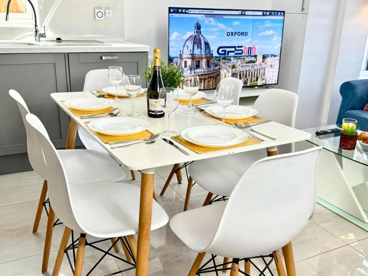 Walnut Luxurious 2-Bedroom With Ensuite - Parking, Netflix, Wifi - Close To Oxford, Bicester & Blenheim Palace Kidlington Eksteriør billede