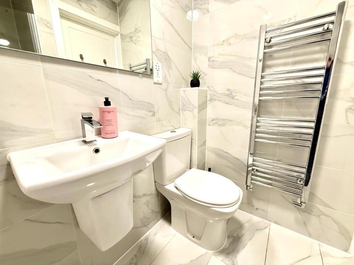 Walnut Luxurious 2-Bedroom With Ensuite - Parking, Netflix, Wifi - Close To Oxford, Bicester & Blenheim Palace Kidlington Eksteriør billede